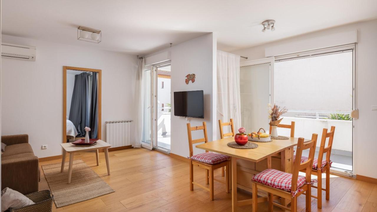 Modern Apt With Terrace 4 Min Walk To The Beach スプリト エクステリア 写真