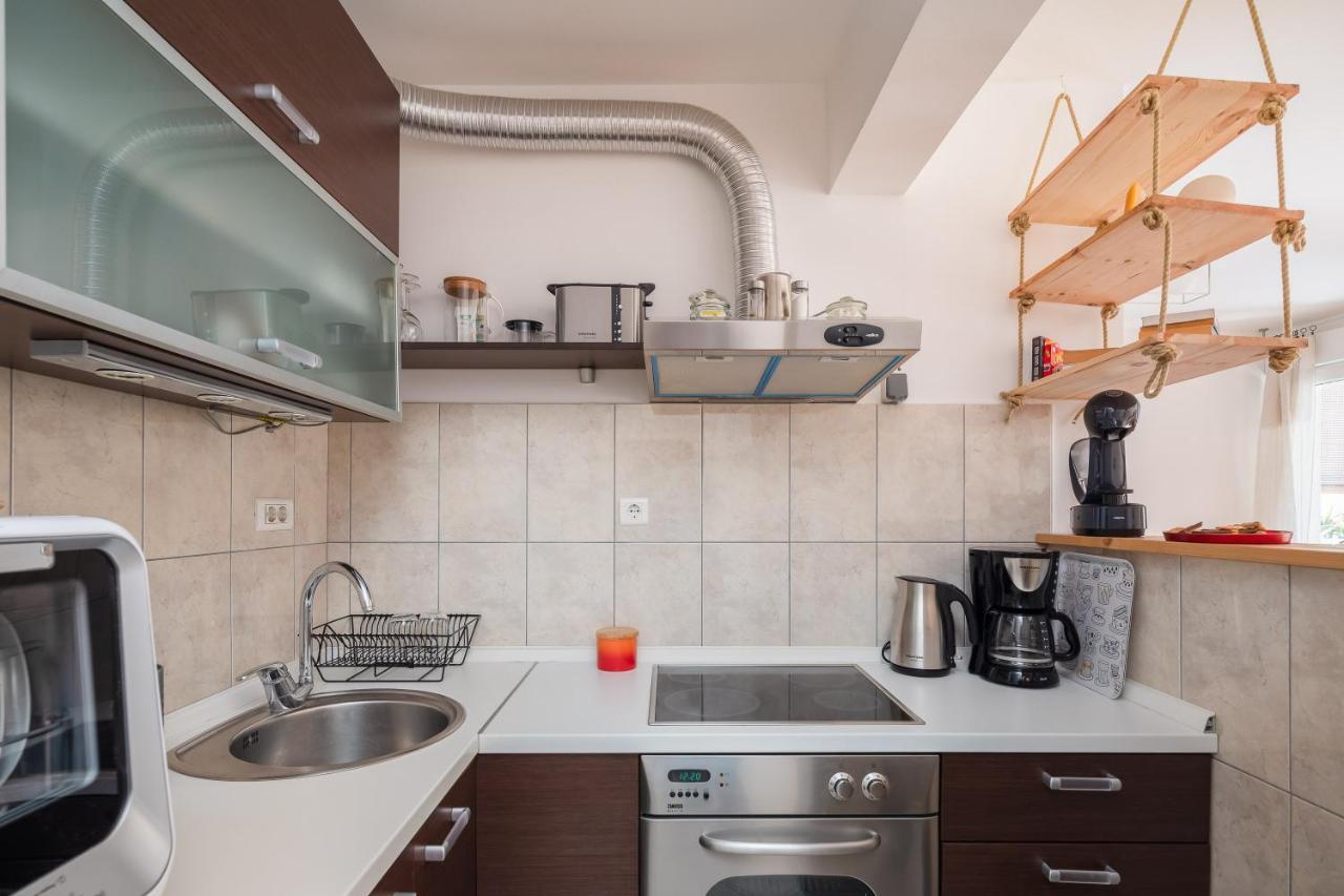 Modern Apt With Terrace 4 Min Walk To The Beach スプリト エクステリア 写真